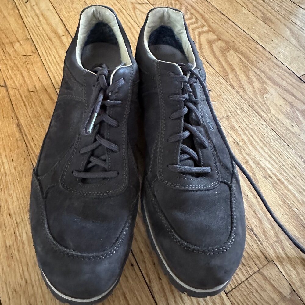 Brown suede gore-tex shoes